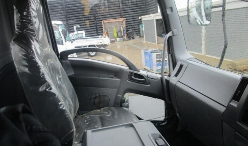 
								ISUZU  Forward  2017 full									