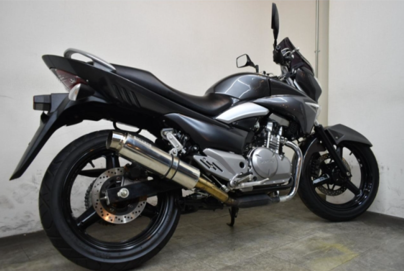 SUZUKI  GSR250  2012