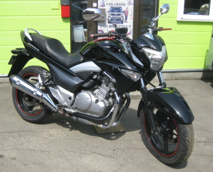 SUZUKI GSR250