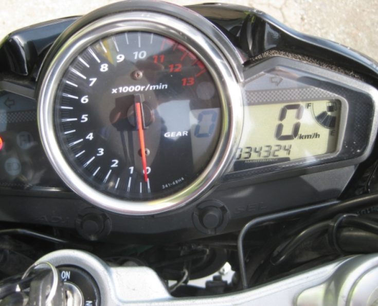 SUZUKI GSR250