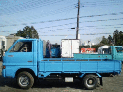 ISUZU    Elf     1985