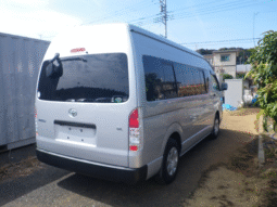 
										TOYOTA  HIACE COMMUTER 2011 full									