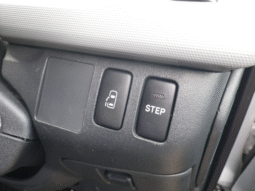 
										TOYOTA  HIACE COMMUTER 2011 full									