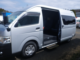 
										TOYOTA  HIACE COMMUTER 2011 full									