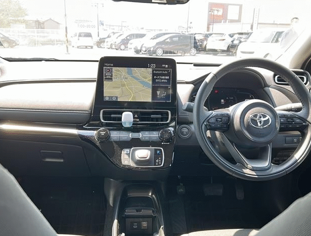 
								TOYOTA  AQUA  Z 2024 full									
