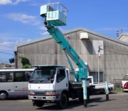 
										Mitsubishi   Fuso  Canter  1999 full									