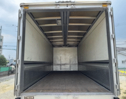 MITSUBISHI  FUSO  FIGHTER  2010