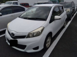 TOYOTA  VITZ  2013