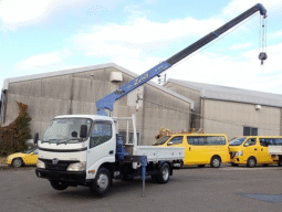 HINO  DUTRO  CRANE  TRUCK  2010