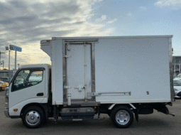 HINO  DUTRO  REFRIGERATED  TRUCK  2015