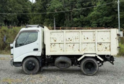 HINO  DUTRO  DUMP  TRUCK  2003