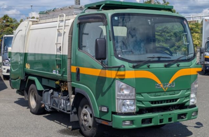 
								ISUZU ELF GARBAGE TRUCK 2018 full									