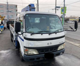 HINO  DUTRO  CRANE  TRUCK  2004