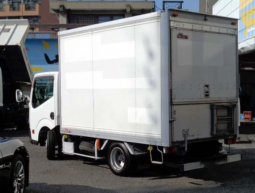 NISSAN  ATLAS  BOXBODY  TRUCK  2010