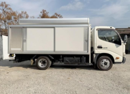 HINO  DUTRO  BOTTLE  TRUCK  2012