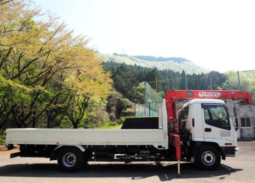 ISUZU  FORWARD  CRANE  TRUCK   2006